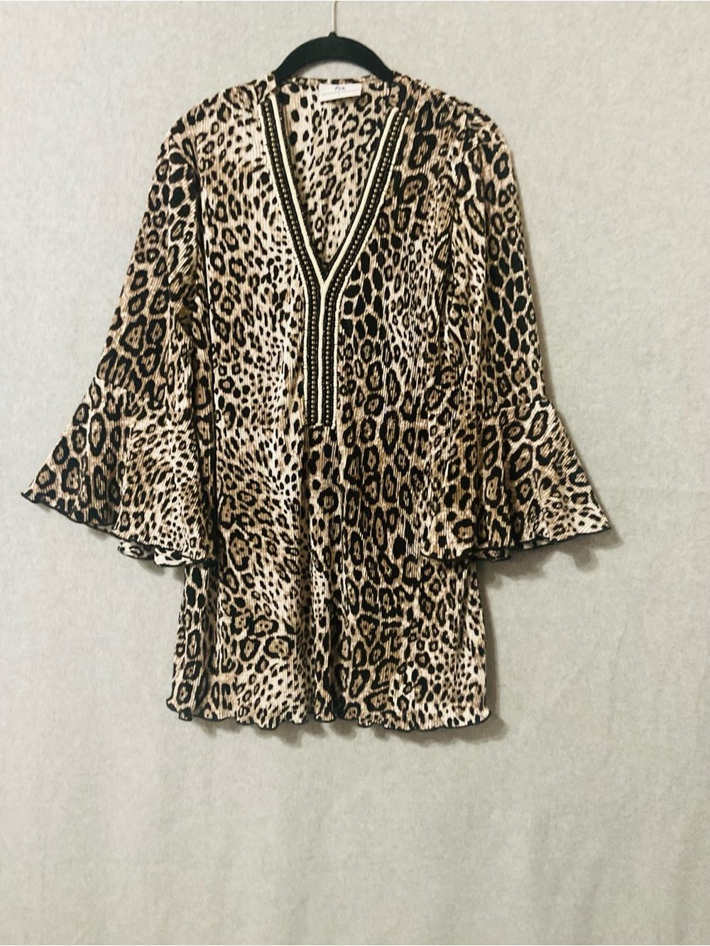 Princess Cruises Leopard Print V-Neck Bell Sleeve Women's Top - Tan/Black Sz S